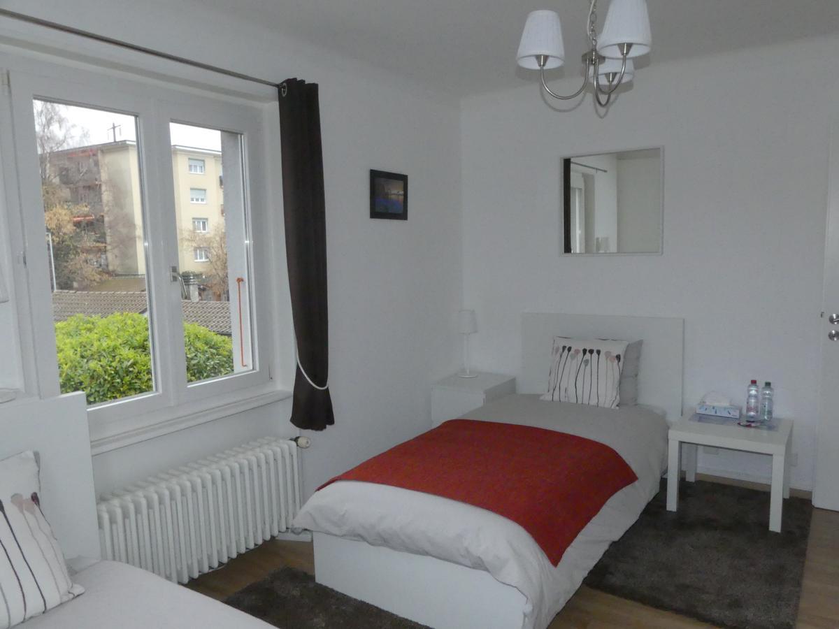 Bed and Breakfast Au Bonheur Des Iris Rolle Exterior foto