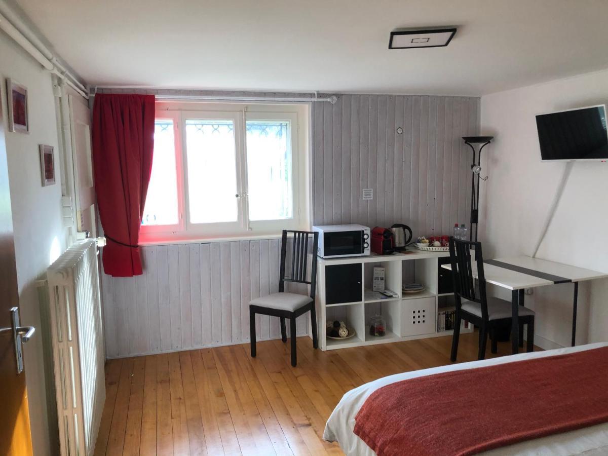 Bed and Breakfast Au Bonheur Des Iris Rolle Exterior foto