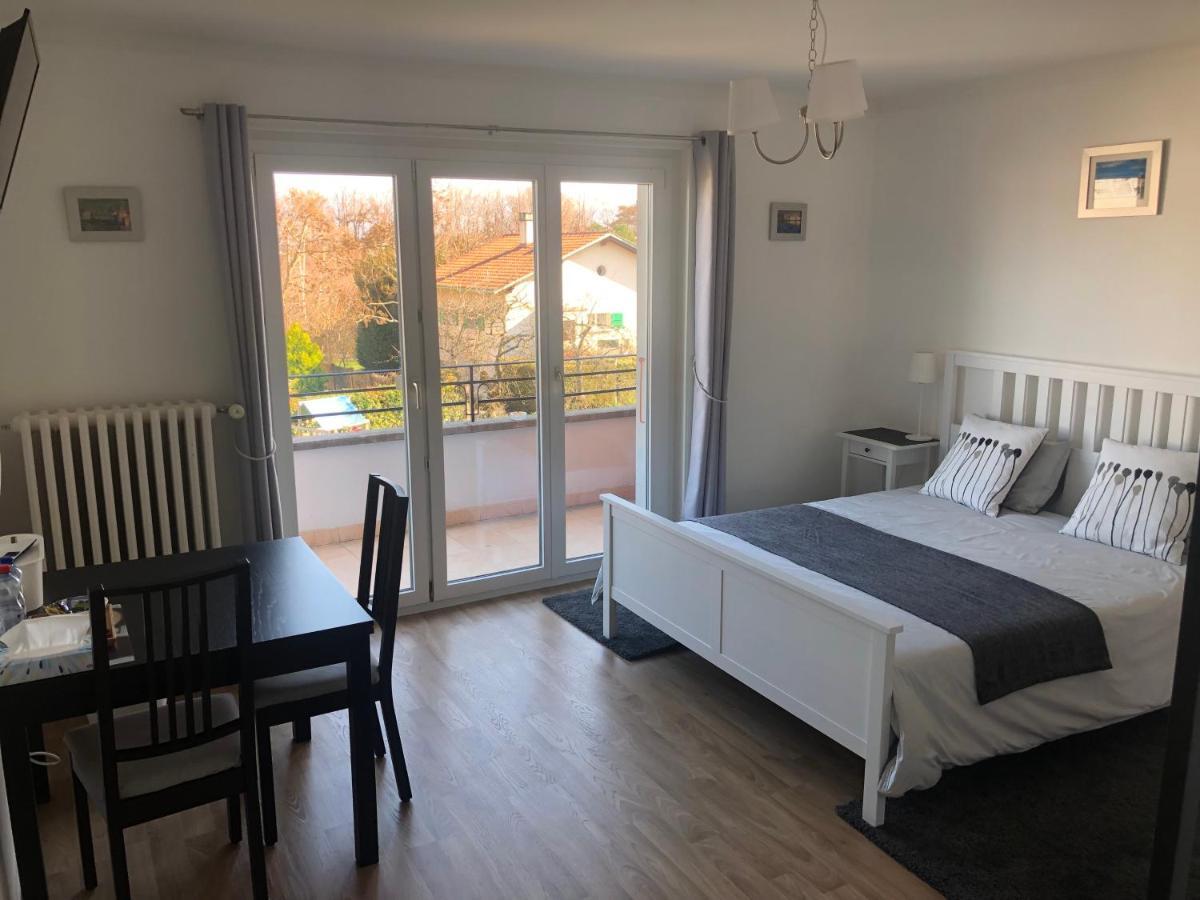Bed and Breakfast Au Bonheur Des Iris Rolle Exterior foto